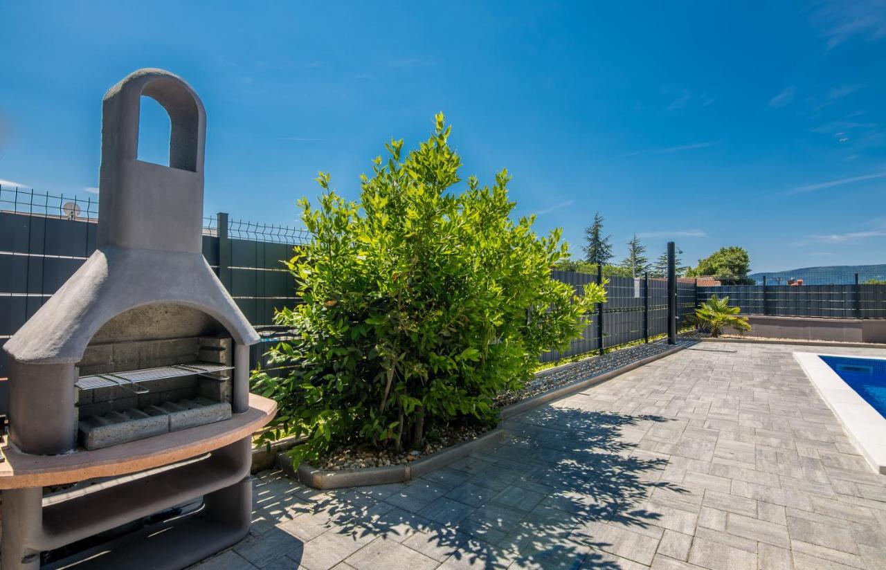 Apartments Villa "Aurea" With Pool Krk Town Exterior photo