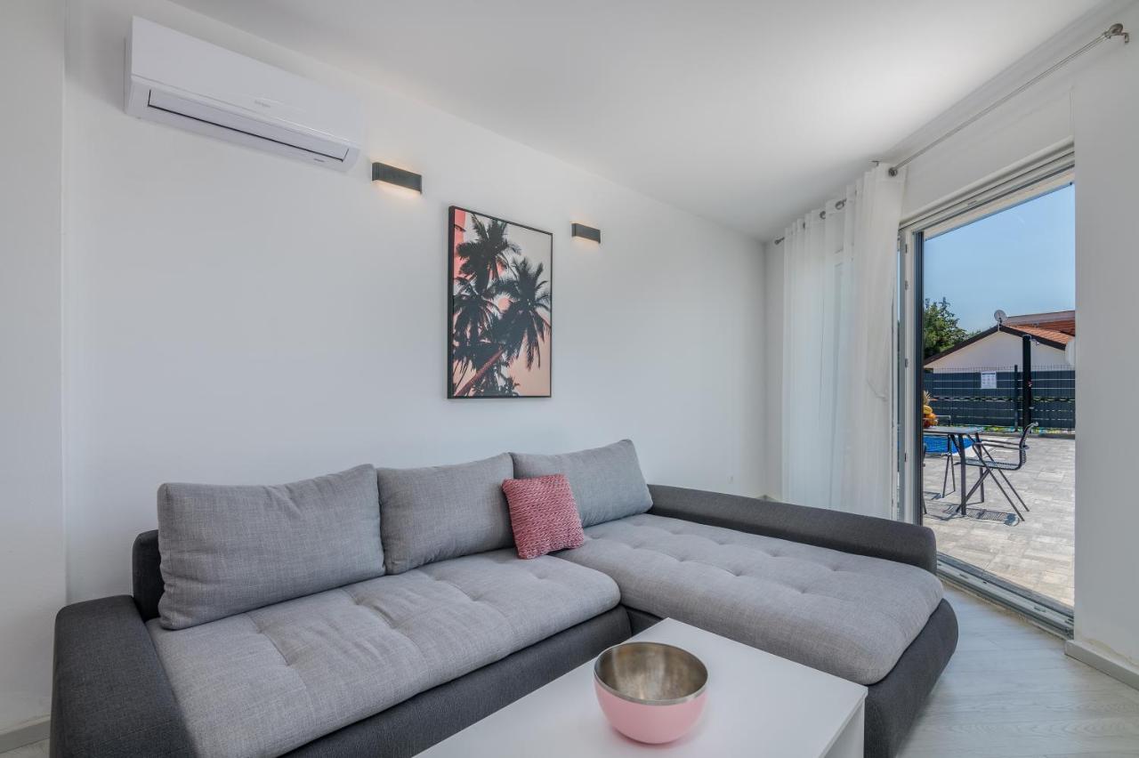 Apartments Villa "Aurea" With Pool Krk Town Exterior photo