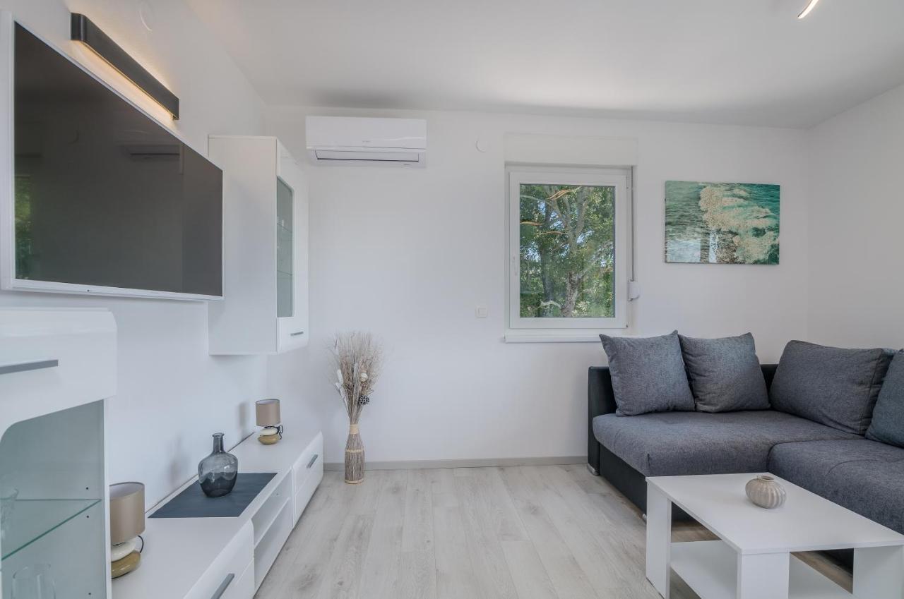 Apartments Villa "Aurea" With Pool Krk Town Exterior photo